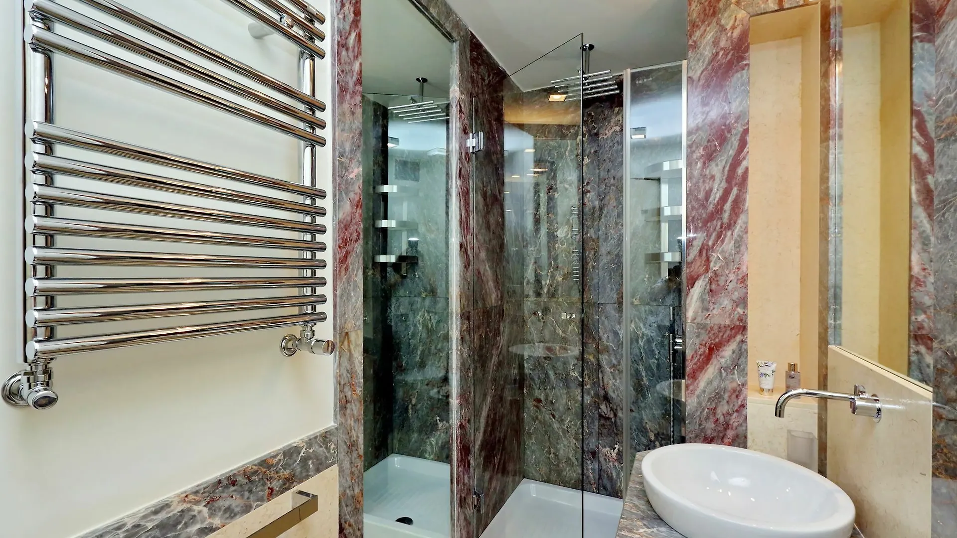 Rome Unique Spanish Steps Apartments 0*,  İtalya